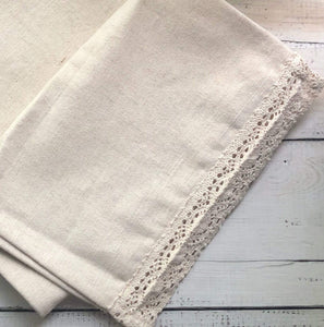 Granny's Country Lace Trimmed Runner