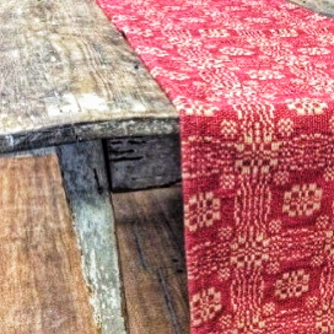 Lovers Knot Red/Tan Table Square